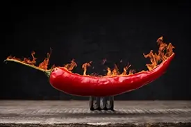 Cr&eacute;dence de cuisine avec piments forts