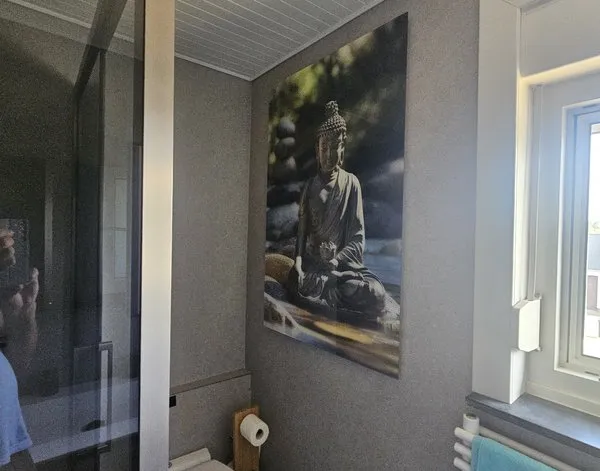 Tableau plexiglas Tableau sur plexiglas Statue de Bouddha sereine en pierre — inspiration de clients
