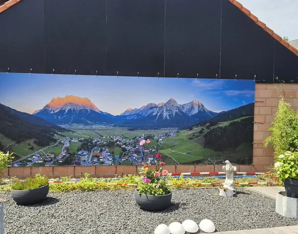 Poster de jardin Poster de jardin Picturesque mountain village situated in a lush valley surrounded by verdant hills, Lermoos, Tirol — inspiration de clients