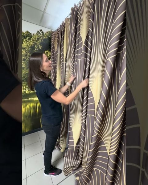 Vidéo produit : Rideaux occultants sur mesure avec motif doré | Décoration de fenêtre | Nikkel Art